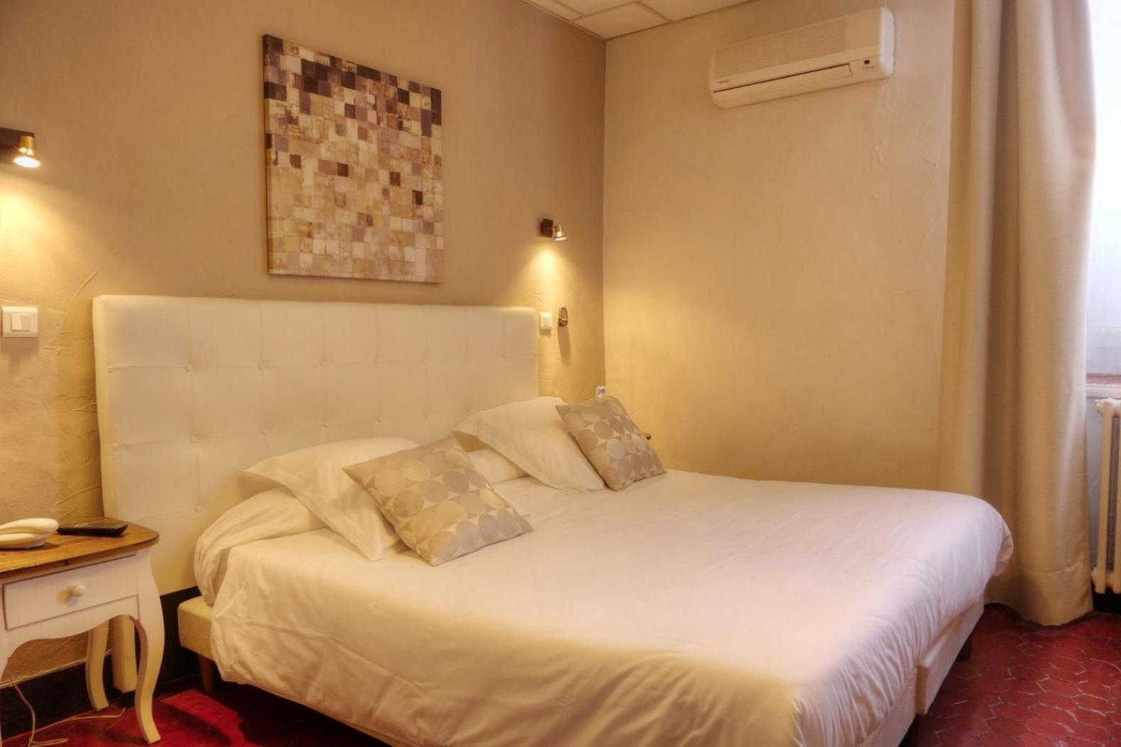 Logis Hotel Restaurant De Provence โอรองช์ ภายนอก รูปภาพ